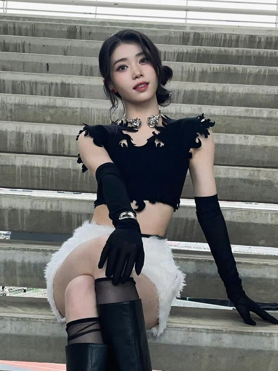 ⭑𓂃 𝔼𝕝𝕖𝕘𝕒𝕟𝕔𝕖 𝕚𝕤 𝙝𝙚𝙧.  🖤