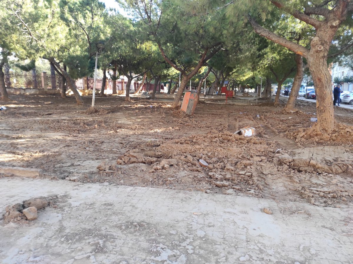ocvalladolid's tweet photo. 🔴Así está Catarroja más de un mes después del paso de la #DanaValencia con parques infantiles arrasados y el barro todavía por las calles 

🎙️Te lo contamos todo a partir de las 12.20h. en el especial #MasdeUnoCyL desde Valencia con @Raulrodcua https://t.co/3A2IUM5yCC