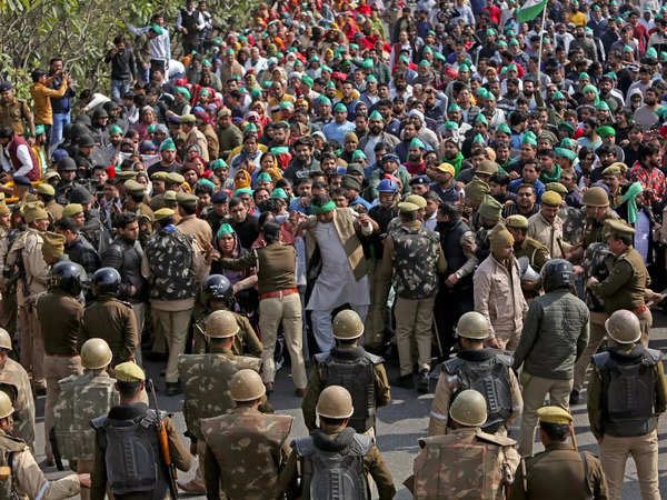 UWCforYouth's tweet photo. A PM who feels threatened by protesting farmers, Modi ‼️
Who is the PM protecting ⁉️
Adani ⁉️
#Modani #JPConAdani
#ModiHaiTohAdaniSafeHai
#FarmersProtest3
#FarmersProtest2024 https://t.co/oViJuw7vgO