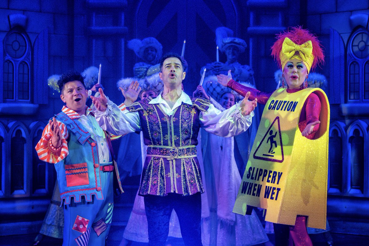 "Packs a punch this Christmas!" ★★★★★

@stacyisreading reviews Sleeping Beauty at <a href="/DarlingtonHipp/">darlingtonhipp</a>: tinyurl.com/mr7rr8yr