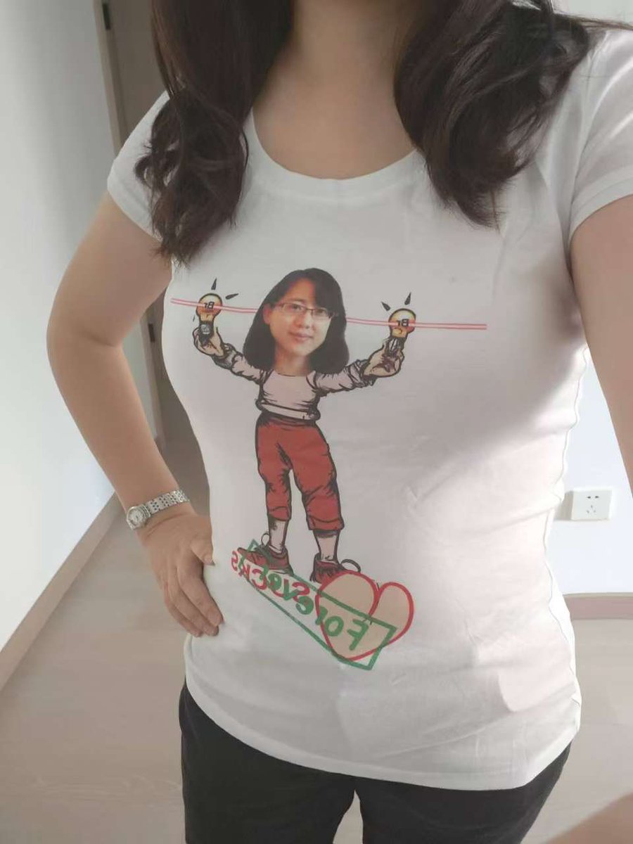Thrilled to share our latest paper in @PNAS! We enhanced SAXS with noncanonical amino acid labels to extract both RG and RE of IDPs, addressing key discrepancies in biophysical measurements. Big thanks to <a href="/LemkeLab/">Lemke Lab</a>  for the amazing ASAXS-inspired T-shirt! pnas.org/doi/10.1073/pn…