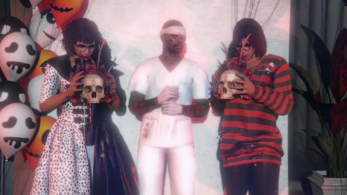 JessicaTylerGTA's tweet photo. Happy belated birthday @Grey__Party 🎂 https://t.co/egST4ZvvgI