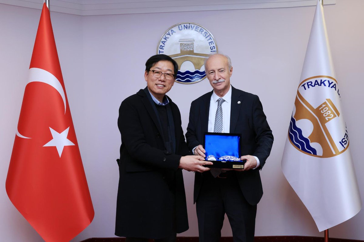 Trakya Üniversitesi ve Samsung Elektronik Türkiye Üretim, akıllı telefon üretim süreçlerindeki olası hataları tespit etmek ve kaliteyi artırmak için önemli bir iş birliğine imza attı.