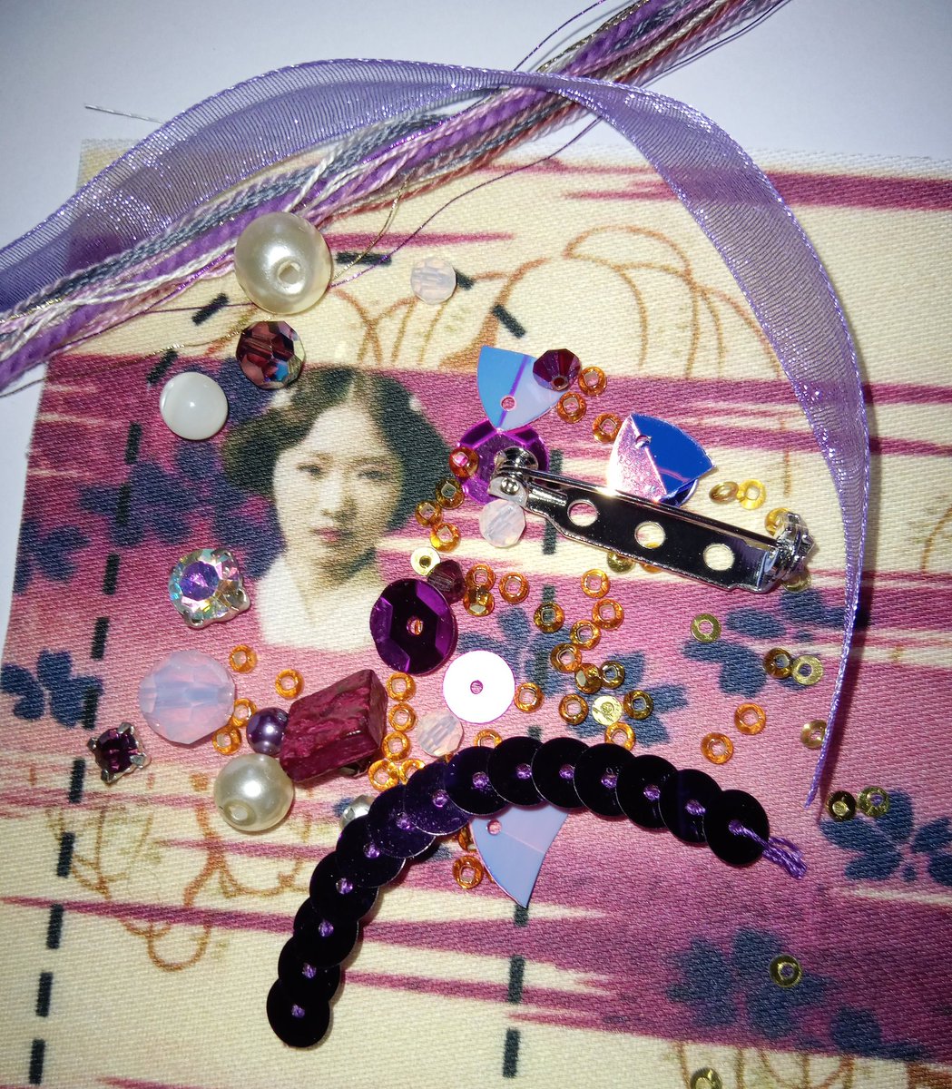 SilentTheatre1's tweet image. #forsale Find in my #Etsy shop, link on main Instagram page, gorgeous brooch cut and sew kits. Great to sew on cold winter evenings. For yourself or great as a gift,all you need is beading needles, thread and your imagination.#boxed #beads #gift #sewing 
instagram.com/p/DDKP3nPtLHj/…