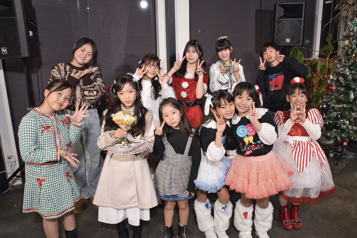 jintaku07's tweet photo. 12月8日　水色時代
ICHICAFEさんで歌わせていただきました😊
会場で観てくださったみなさま、配信で観てくださったみなさま、関係者、出演者のみなさま、ありがとうございました♫
これからも頑張って歌うので、応援よろしくお願いします😆 https://t.co/ZgxqPflds4