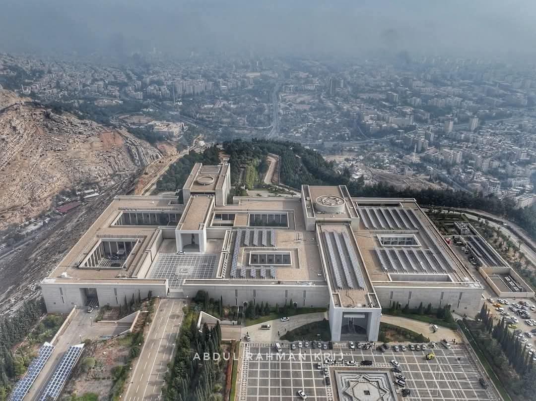 #بشار_الأسد کی بم پروف سرکاری رہائش گاہ
سب کچھ یہیں رہ گیا اورخود ہی فرار ہو گیا
آخر انجام کیا ہوا؟ بھاگ کر جان بچانی پڑی
#سجن_صيدنايا #دمشق #تحرير_الشام #صيدنايا #شام #بشار_هرب #دمشق_تتحرر #دمشق_الآن #دمشق_الأمويين #دمشق_تحررت