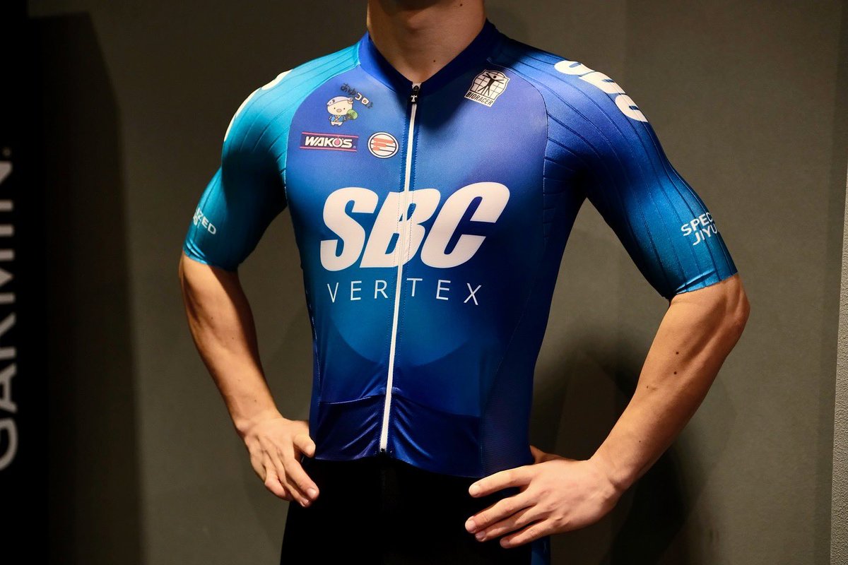 SVRT_sbcvertex's tweet photo. 2025年シーズンへ向けて、当チームのジャージデザインを一新します。

ジャージのサプライヤーはBIORACER。

従来のカラーよりイメージチェンジ。今後はこちらのジャージにご注目下さい！ https://t.co/aQbUQ7nqia