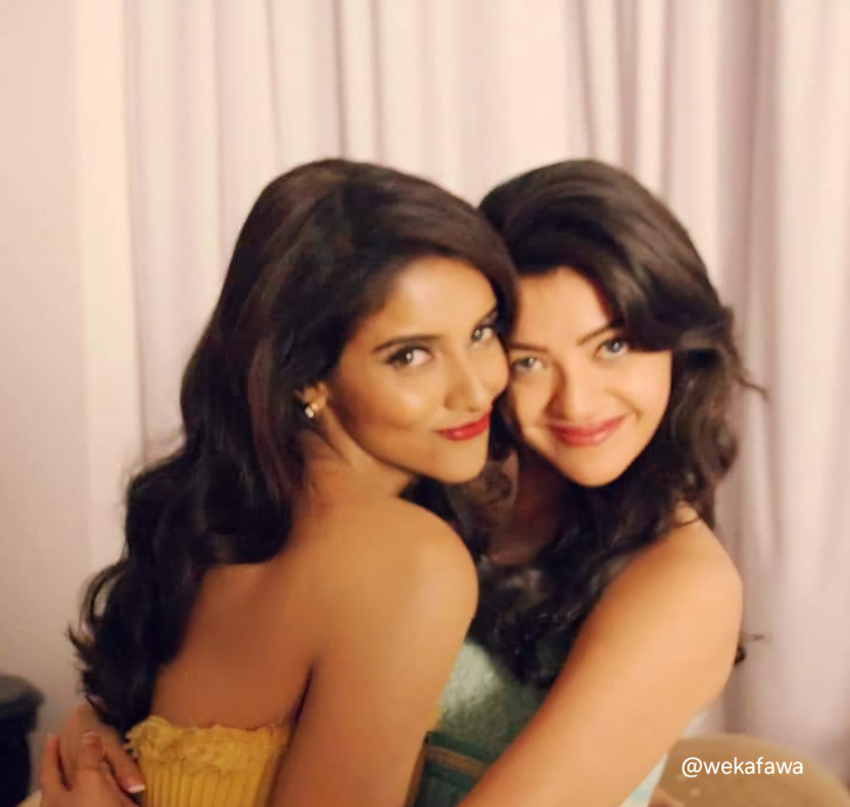 wekafawa's tweet photo. #KajalismDay2024 Exclusive Tweet - 17 β¨
#TheQueenOfMasses @MsKajalAggarwal - a major, #unseen throwback with #Asin πβ€οΈ
Many more loading! Be active #Kajalions! πͺπ»π₯
Max Retweet, Repost! β€οΈβπ₯
#KajalAggarwal #Kajal #KajalAggarwalFans #KajalFans #KajalismDay #Kajalism #Kafawa https://t.co/7tI9MSQcVd