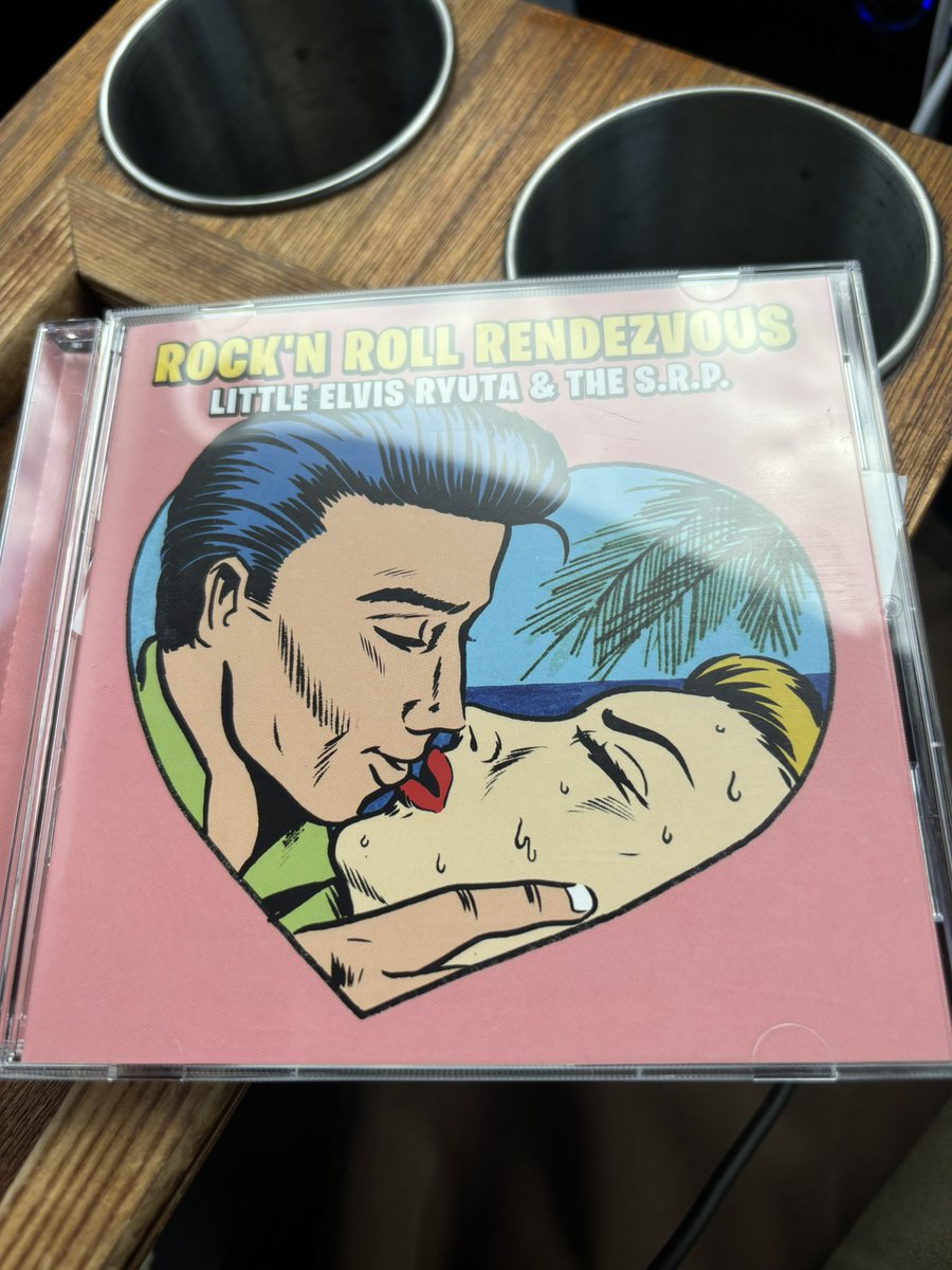 今週末！13日の金曜日！
ロックンロールパーティだぜ！
ちょこっとギターも弾くぜ！
乾杯しましょー