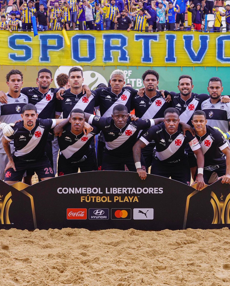 RBokinha's tweet photo. TETRACAMPEÃO DA CONMEBOL  LIBERTADORES 

 🥇🏆🏆🏆🏆

Obrigado meu Deus 🙏 https://t.co/RQlcaTAAab