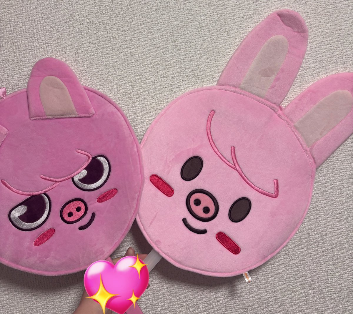 CBbot_811's tweet photo. 画角に入らなくて腕足りないくらい耳でかい 日本のうちわも入りました https://t.co/zXe0ylhYUE
