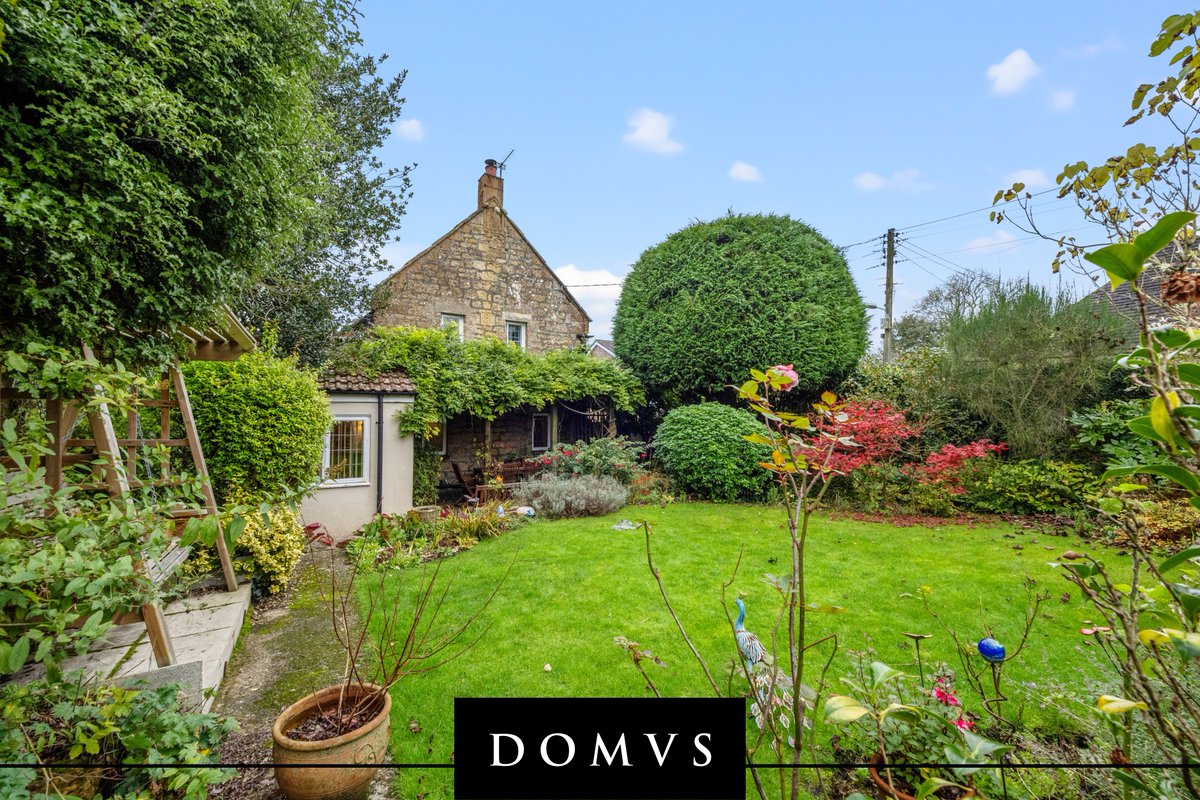 Originally a row of cottages dating back to the early 1700s, The Pin House welcomed travellers as The New Inn in the 1800s.

domvs.co.uk/properties/sal…

Contact Jonathan directly at 📲 01308 806 500 or 📧 jonathan.gudge@domvs.co.uk

#HistoricHomes #DorsetProperty #EnglishHome