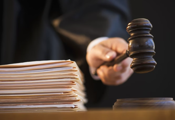 Metropoles's tweet photo. ➡️ Judiciário pagou R$ 12 bilhões em penduricalhos e indenizações em 1 ano

Dados do Conselho Nacional de Justiça mostram acréscimos milionários em contracheques de magistrados, com indenizações e penduricalhos

Leia: https://t.co/Kz4qXOTCbY https://t.co/gMwDRnqf0F