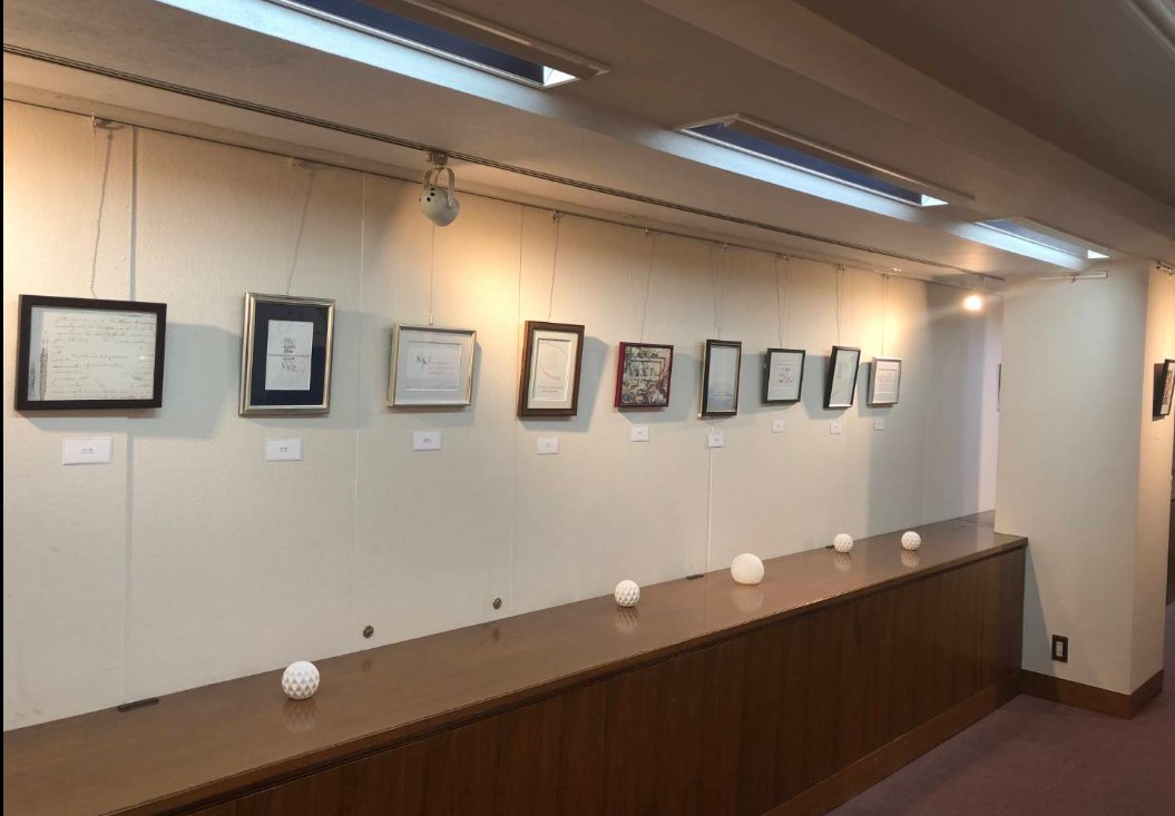 HNCalligraphy's tweet photo. 【告知】
本日無事搬入設営も終了
明日初日を迎えます✨👏
作品をご提供くださった受講生の皆さん
ご準備にご尽力くださったスタッフの皆さん
設営にご協力くださった先生方及び受講生の皆さん
ここに感謝を申し上げますm(_ _)m
Pointed Pen Variations講座合同出展
インチサイズの額ですが、その中に豊かな世界が広がるのをご覧いただけますと幸いです。
#日本カリグラフィースクール
@calligraphy_cla