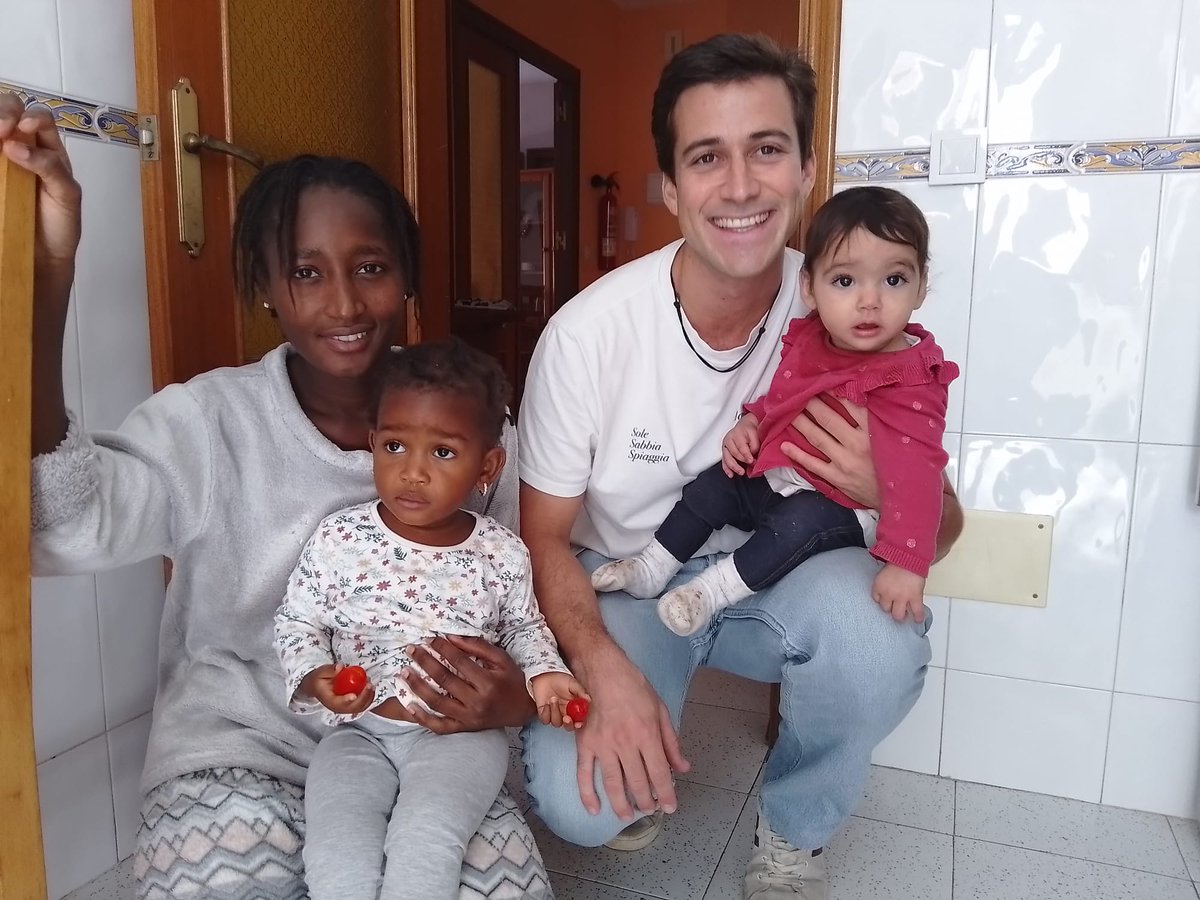 fasfi_'s tweet photo. "Desde nuestra realidad concreta y cotidiana, encontrar la lucidez para darnos a los demás, con generosidad, espontaneidad y autenticidad" Dar de lo que uno tiene - Estaban Mogas, voluntario en Almería. 

https://t.co/eyYhuilrFO

#VoluntariadoFASFI #TatuajesInvisibles https://t.co/hbVKdSIndj