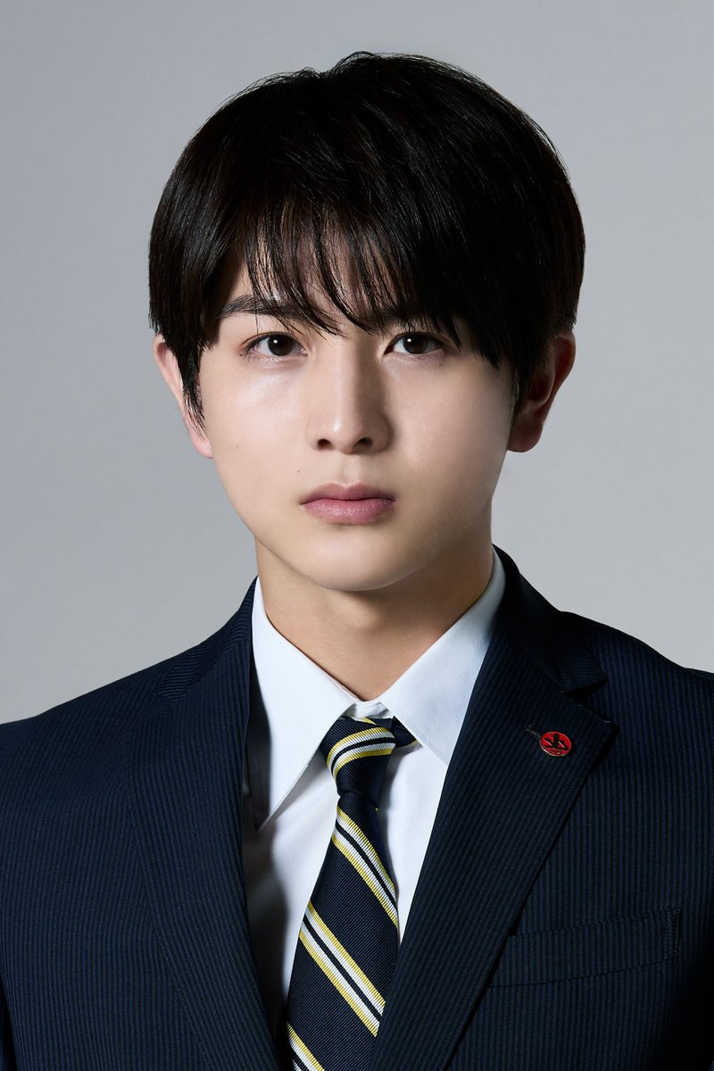eyesee_fujitv's tweet photo. 『#アイシー ～瞬間記憶捜査・柊班～』
　❄氷月率いる【柊班】が解禁❄

◤￣￣￣
　　瑞江 律／#柏木悠
　　　　　　　　＿＿＿◢

警視庁長官を父に持つキャリアであり
現場を経験するため柊班に加入。
自らの手で犯人を捕まえるという
確固たる目標を持つ。

主演 #波瑠
2025年1月21日(火)スタート https://t.co/l51YhkEpV7