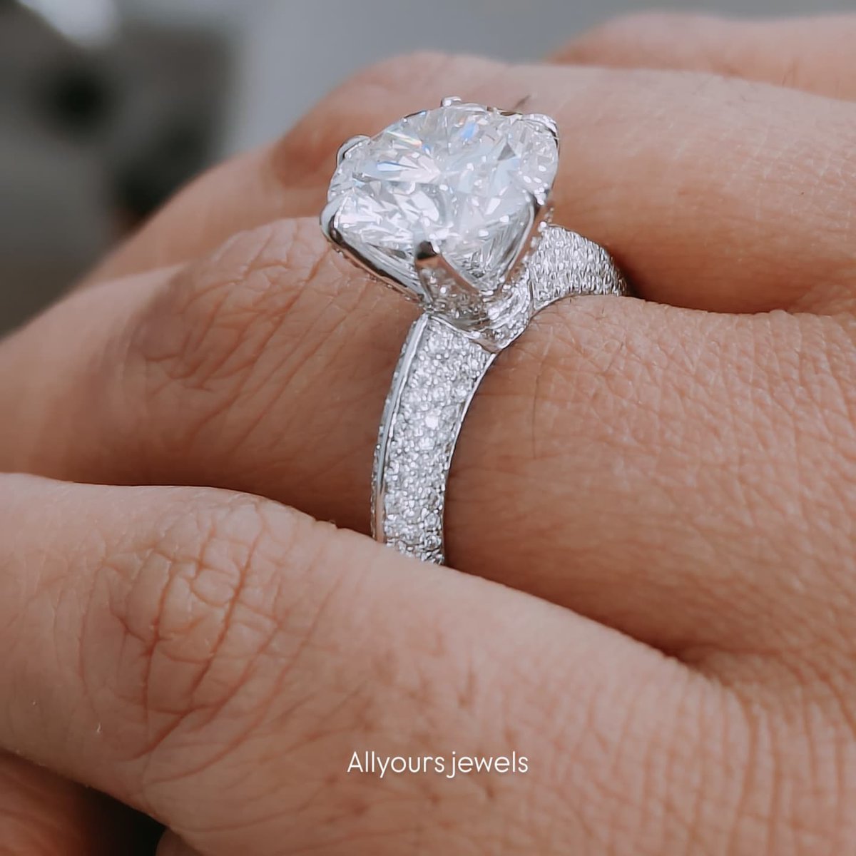 Allyoursjewels's tweet image. 4CT Round Brilliant Diamond Ring 💍 😍 👰

Diamond wt - 4.24ct / Diamond color - E 
Diamond Clarity - VVS2 / Cut Grade - IDEAL 

#rounddiamond #diamondring #igi
#brilliantdiamond #diamondengagementring
#4ctdiamond #bestquali 

☎️ +91 9870450490 
💌 inquiry@allyoursjewels.com