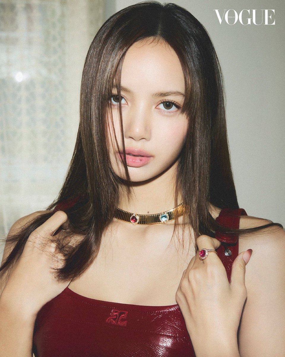 blckpinkpic's tweet photo. LISAAAAAAAA https://t.co/SrSD57ivR2