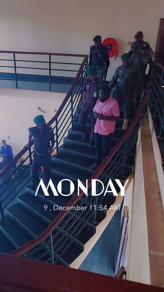 Vill_HeadMaster's tweet photo. Picture 1 : Dele Farotimi in handcuffs for alleged defamatory charges and granted the huge sum of 50Million naira bail . 

Picture 2 : A Lawmaker that Assaulted a bolt driver granted a mere 500K naira Bail after being caught on camera uttering unprintable words . 

Picture 3 : An ex Governor that stole millions of dollars of state funds walking tall all smiles without handcuffs in court after months of dramas with the EFCC . 

This is how the so called judiciary system in Nigeria works , this post colonial judicial system is set up to oppress those it deems fit to be oppressed and show leniency to those the establishment deem fit just like the colonial judiciary system itself , Nigeria is over due for a Revolution and we must refuse this 50Million Naira bail condition otherwise we are empowering the oppressive system. 

#RevolutionNow 
#FreeDeleFarotimiNow  .