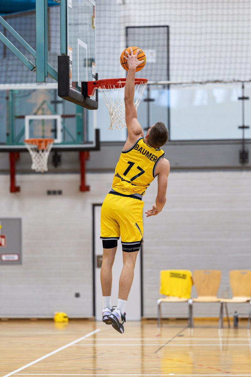 BBA_Ludwigsburg's tweet photo. Einer der Durchstarter ist er ohnehin, nun gibt's die nächste Bestleistung für Julis #Baumer. Nachdem unsere 1⃣7⃣ bereits gegen Erfurt zum Saisonstart für einen Höchstwert sorgte, gab es nun in Köln direkt den nächsten: 23 Punkte, samt herausragender 72,7 FG%.

#turbofürtalente https://t.co/7BUvKo0dfu