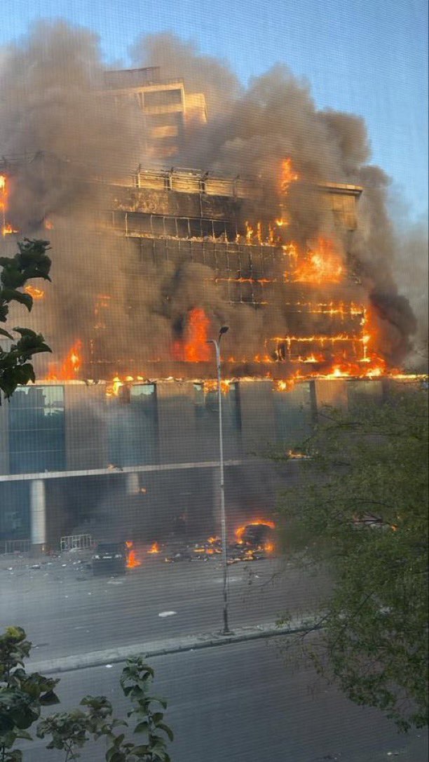 RoyalInkHQ's tweet photo. KABOOM 💥💥🔥🔥
BREAKING: ISRAEL JUST BOMBED THE IMMIGRATION AND PASSPORT BUILDING IN DAMASCUS, SYRIA.
#sstvi #دمشق #FOURTHxBMMF14 #Jendol #Funke #ManchesterUnited #Atiku #FreeDeleFarotimi #Wikileak #TSTheErasTour #Trump https://t.co/oZYfimRiQS
