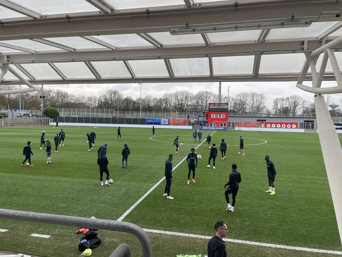 BILD_Bayer04's tweet photo. Infos vom Abschluss-Training! #Schick ist auf dem Platz, trainiert mit. Es fehlt #Lomb. https://t.co/IyKS7lYhrw