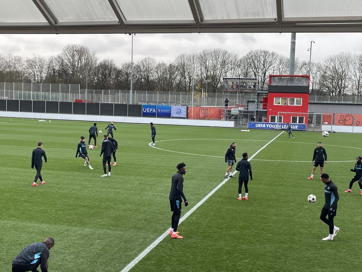 BILD_Bayer04's tweet photo. Infos vom Abschluss-Training! #Schick ist auf dem Platz, trainiert mit. Es fehlt #Lomb. https://t.co/IyKS7lYhrw