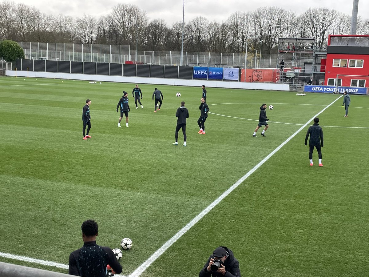 BILD_Bayer04's tweet photo. Infos vom Abschluss-Training! #Schick ist auf dem Platz, trainiert mit. Es fehlt #Lomb. https://t.co/IyKS7lYhrw