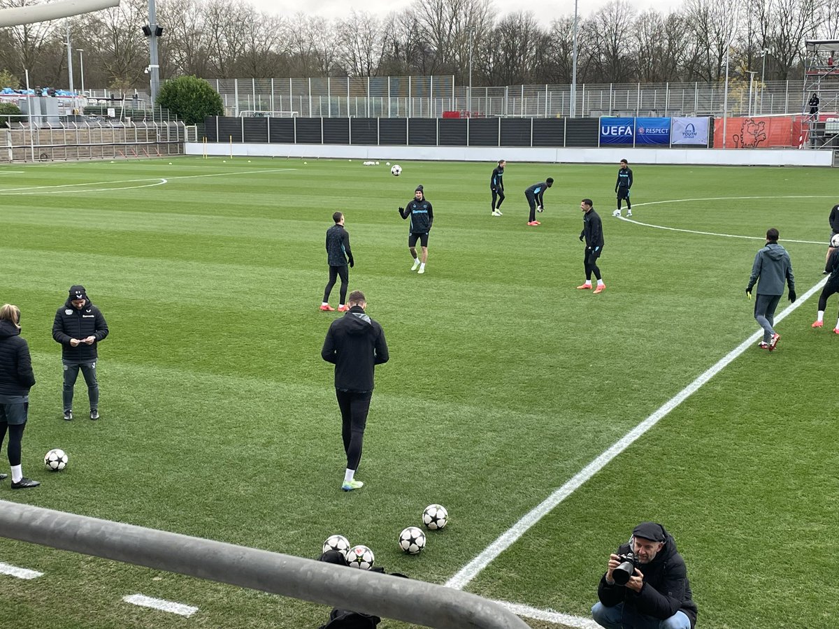 BILD_Bayer04's tweet photo. Infos vom Abschluss-Training! #Schick ist auf dem Platz, trainiert mit. Es fehlt #Lomb. https://t.co/IyKS7lYhrw