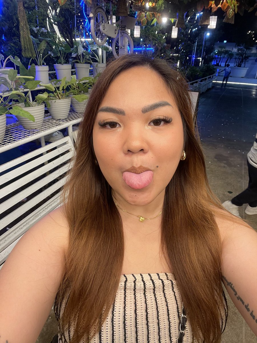 cinjarela's tweet photo. Celebrating me!!! 🍰🎉🤎
The Birthday Girl 👸🏻🙋🏻‍♀️💁🏻‍♀️ https://t.co/HV5LmsBSjr
