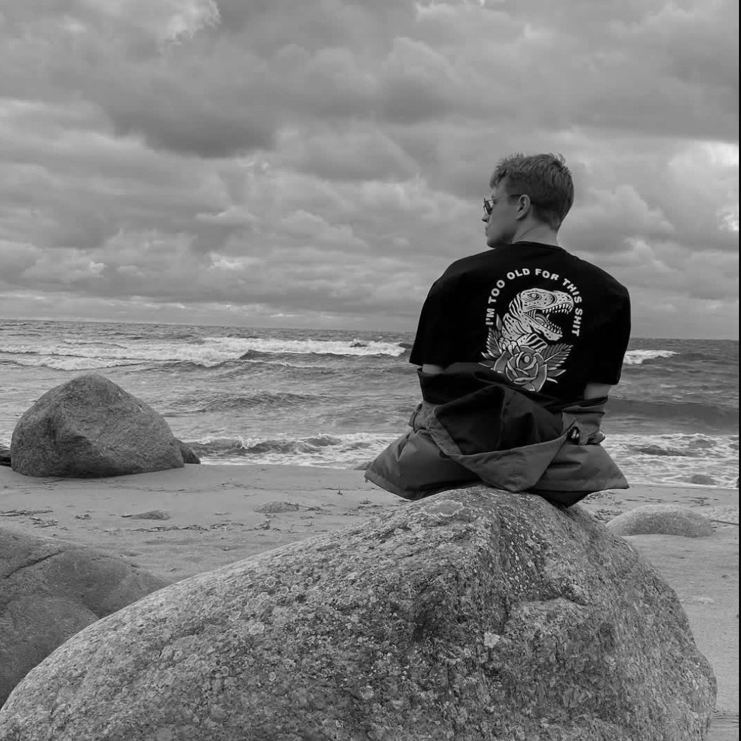 ⠀⠀⠀⠀⠀⠀⠀⠀
душой на море, задницей в отделе. драма в двух актах. 
⠀⠀⠀⠀⠀⠀⠀⠀