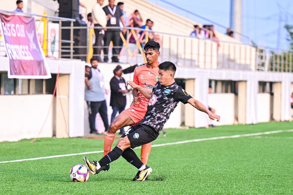 INDWomensLeague's tweet photo. Half-time!
SDEC 0️⃣-0️⃣ DFC

No breakthrough yet in Hyderabad 🤜🤛

Can @sreenidideccan bag a winner and go top of the table or will @Delhi_FC get their first victory in the #ILeague? 👀

#SDECDFC #IndianFootball ⚽️ https://t.co/SaGVAmOCCk
