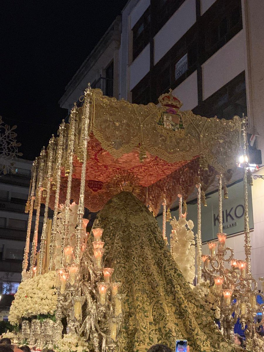 Lo vivido estos días quedará para siempre en el corazón de toda Sevilla. 
Fotos de <a href="/cristinaegs/">Cristina G-S</a> que ha disfrutado muchísimo de la Virgen.