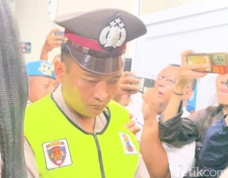 Jateng_Twit's tweet photo. Update hari ini, twit akan di utas dibawah ini ya. Biar gampang cek updatenya .

AKHIRNYA WAJAH PELAKU PENEMBAK GAMMA MUNCUL JUGA LUR

Inilah Aipda Robig Zaenudin 

#justiceforGamma