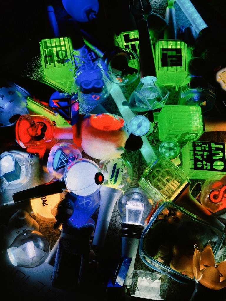 laboni66's tweet photo. 민주화의 도시에서
응원봉 연대 휀걸들과 내일도 만나기로💡 https://t.co/eu33VUwZSL