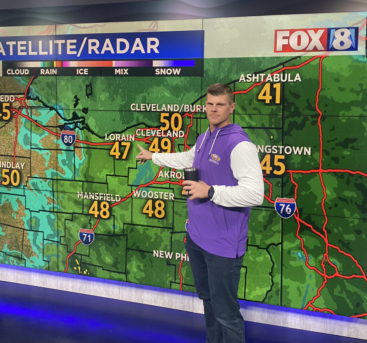 Coach Cecchetti is on the weather this morning.  He is calling for rain everywhere except in Avon, OH.  #ItsA…