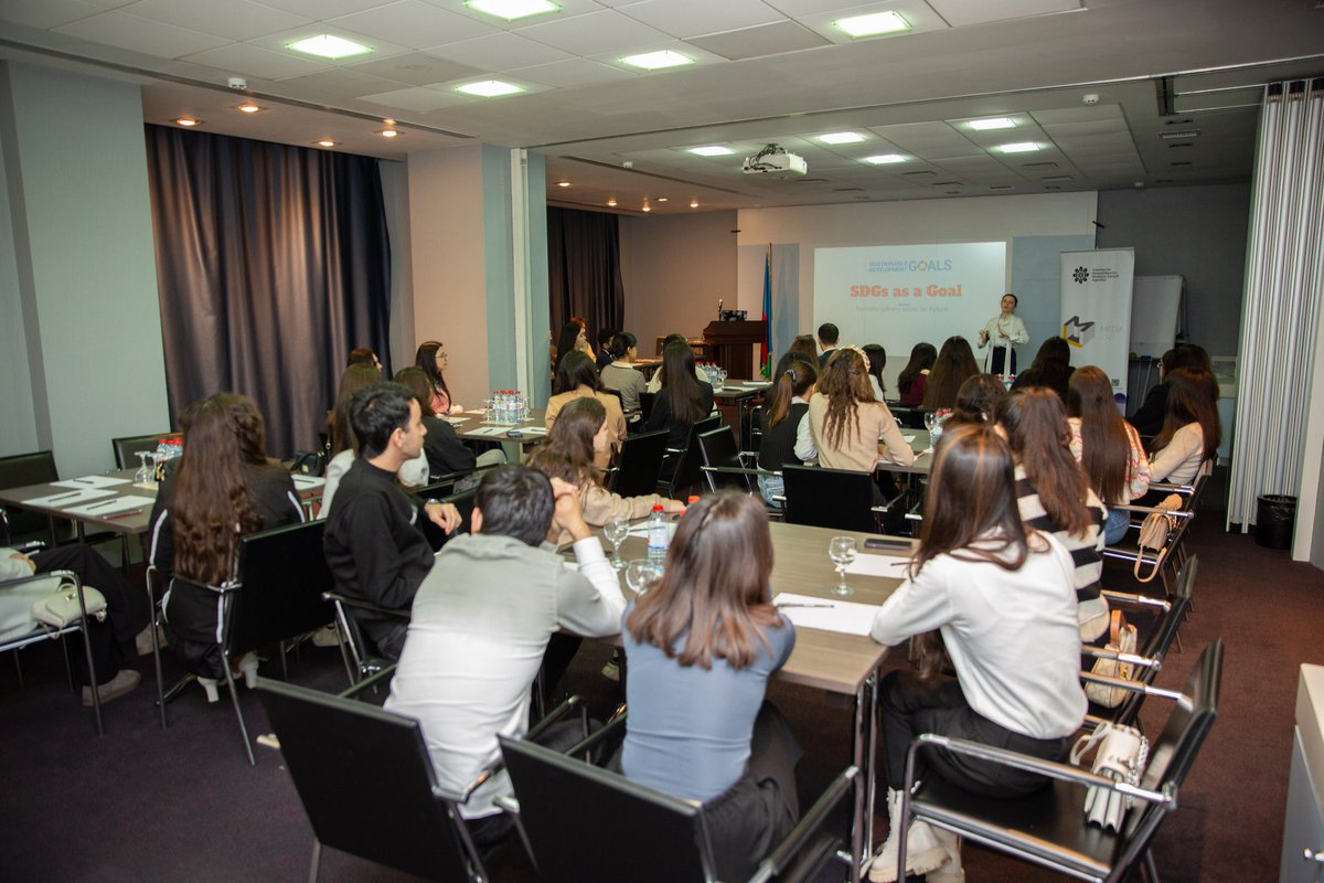 bdu_eduaz's tweet image. 📌 BDU-nun 6 tələbəsi “MEDİAlab” layihəsi çərçivəsində mükafatlandırılıb

🔗 Ətraflı: bit.ly/4f983ny

#BDU105 #BDU #MEDİAlab #AzerGold #BakuStateUniversity #BakıDövlətUniversiteti #Elm #Təhsil #Tələbə #Education #Baku #Azerbaijan