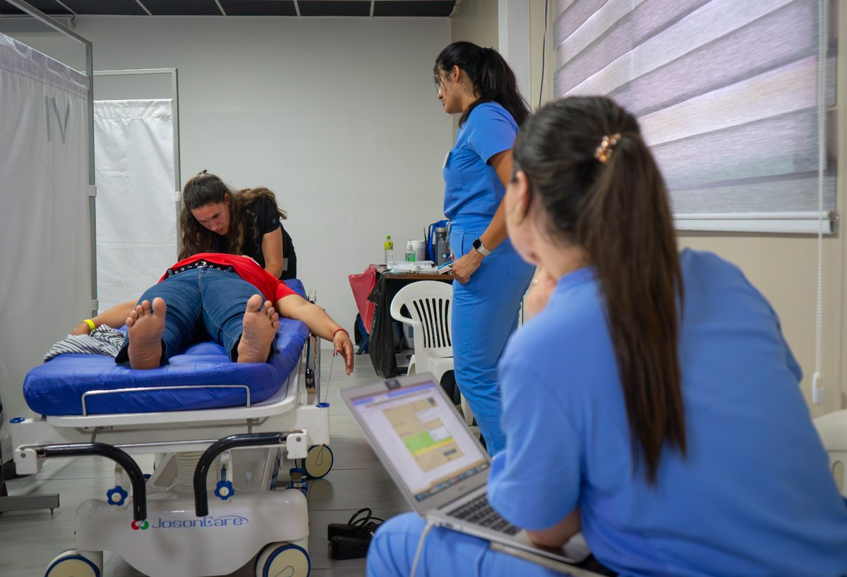 aerogalapagos's tweet photo. 🩺 #Recordatorio. Hoy inicia Brigada Médica gratuita de #ECOGAL con médicos especialistas de @NSUFlorida en #SanCristobal
📌 Base Naval
⌚ 08:00 a 14:00
🗓️ 9 a 12 de diciembre
Junto a @sancristobalgad @armada_ecuador y #ParaísoSolidario trabajamos por la comunidad de #Galápagos https://t.co/IMU4NGzF5e