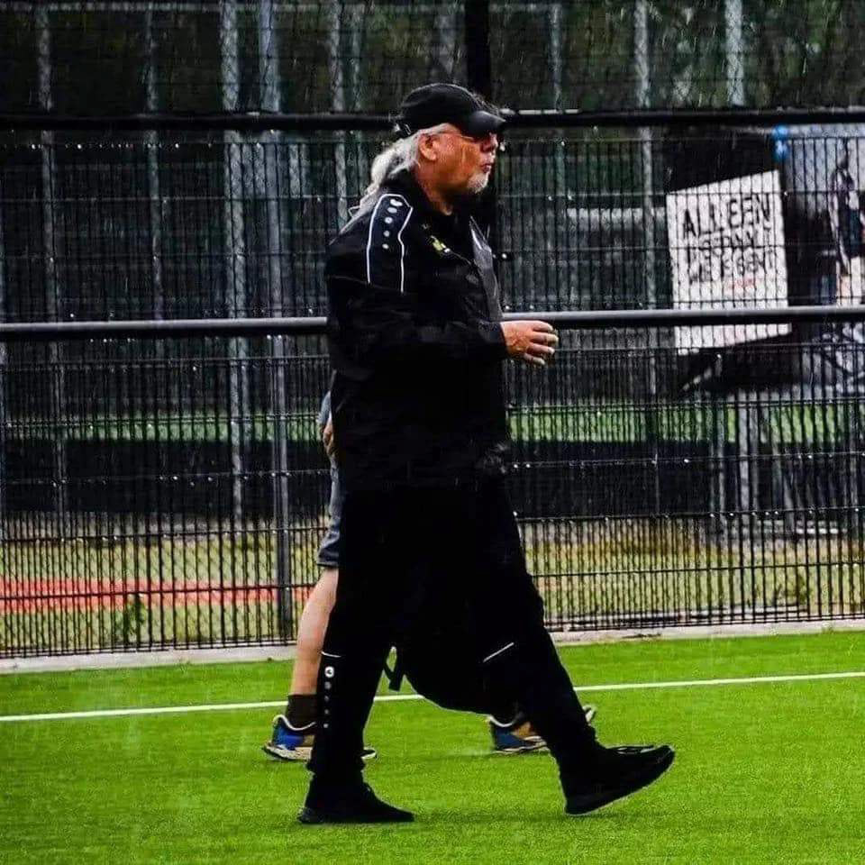 PerleeCor's tweet image. Hallo
Ik ben gestopt als trainer van de vrouwen van SC Woezik, hierbij sluit ik 2 periodes af als coach 

Ik ga wel door als trainer van SC Woezik JO 23 1,  IS JONG SC WOEZIK