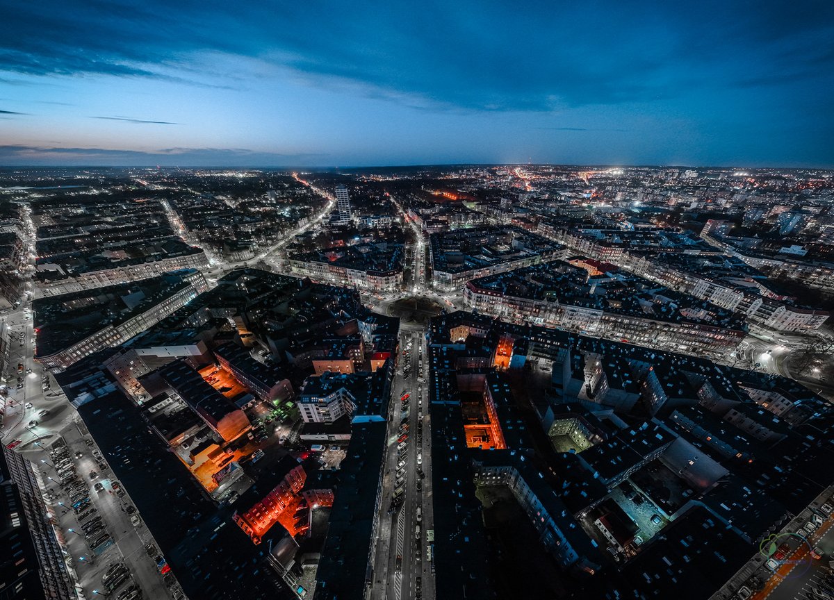 Miasto_Szczecin's tweet image. Czy wiecie, że energia wyprodukowana przez #EcoGenerator w 2025 roku zasili blisko 9️⃣0️⃣0️⃣ punktów poboru energii należących do ZDiTM na terenie całego #Szczecin&apos;a? 🤔⚡♻️ A to nie wszystko! Szczegóły na ten temat znajdziecie tutaj ℹ️⤵️ 
wiadomosci.szczecin.eu/artykul/ekolog…