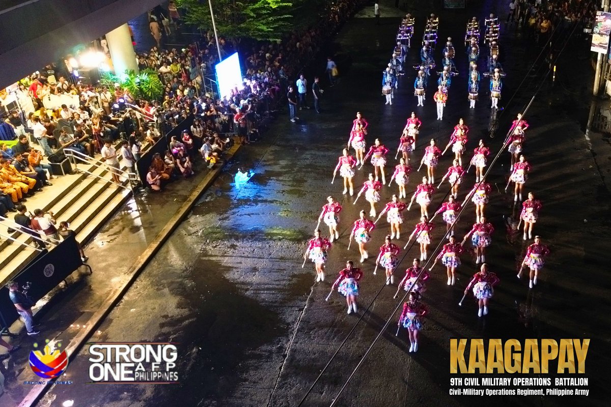 𝐆𝐫𝐚𝐧𝐝 𝐎𝐩𝐞𝐧𝐢𝐧𝐠 𝐏𝐚𝐫𝐚𝐝𝐞 𝐨𝐟 𝐏𝐚𝐬𝐤𝐮𝐡𝐚𝐧 𝐬𝐚 𝐆𝐥𝐨𝐛𝐚𝐥 𝐀𝐥𝐛𝐚𝐲

See More: facebook.com/9kaagapay/post…

#KaagapayNgMgaBikolano
#MatatagNaHukbongKatihan
#StrongerArmyStrongerCountry
#ServingthePeopleSecuringtheLand
#PhilippineArmy
#ATR2040