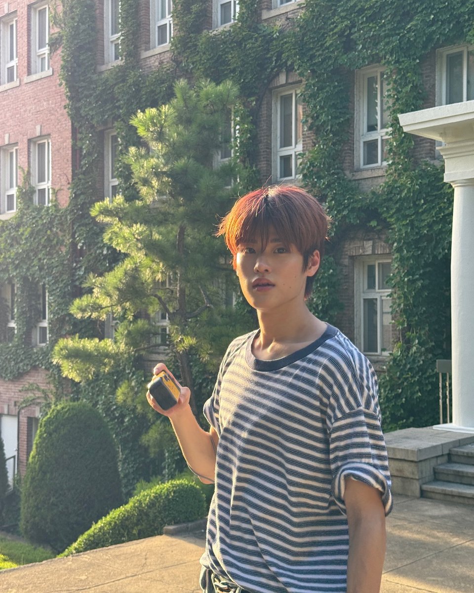 So Hee, 이 (@soheelzee) on Twitter photo 