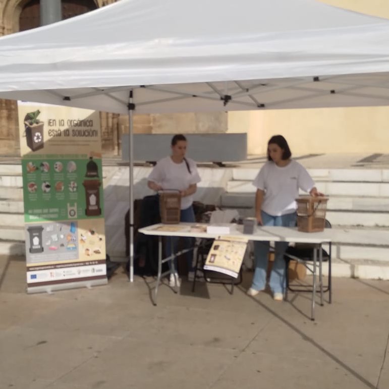 ¡En Vermican impulsamos la recogida de orgánicos en Badajoz! Talleres, visitas y entrega de materiales. 🌍 ¡Descubre cómo podemos ayudarte! ♻️ #Residuos