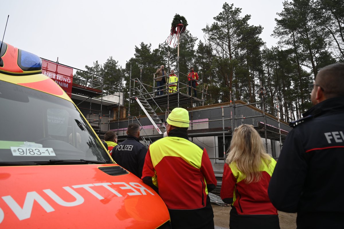 Richtfest für neue Rettungswache Oderberg mynewsdesk.com/de/landkreis-b…
