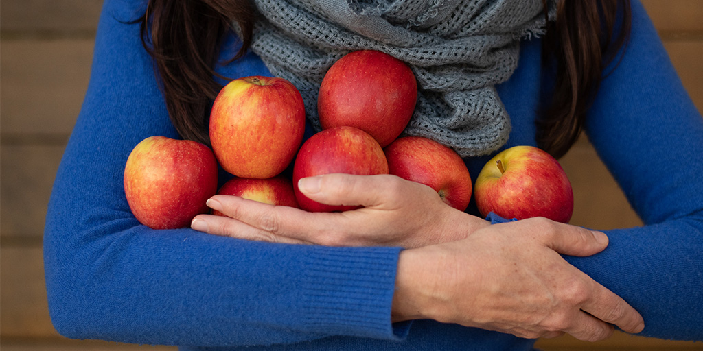 JazzAppleUK's tweet photo. Start the week as you mean to go on...with a British grown JAZZ apple or two or three or four....
#itsjazztime #alwaysrefreshing #britishfruit #britishapples #britishgrown https://t.co/WyvqD0Q9V9