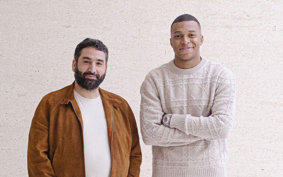 ActuFoot_'s tweet photo. L’interview de Kylian Mbappé 🇫🇷 sur Clique TV a réuni au minimum 851 000 téléspectateurs en comptant la rediffusion. 🎙️📺

🗞️ @lequipe https://t.co/lS8di7woXm