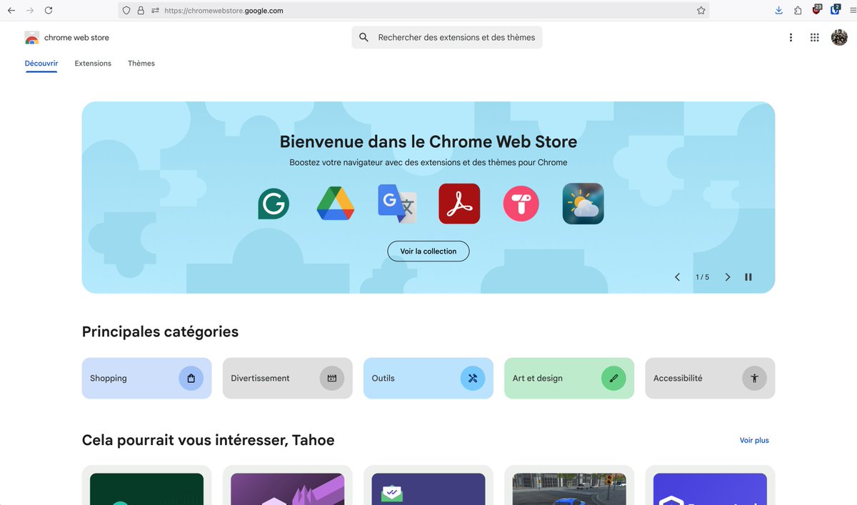 Not gonna lie it's really cool going to the Chrome Web Store and seeing  Bonjourr at the top of the page, on the very first slide 😎
