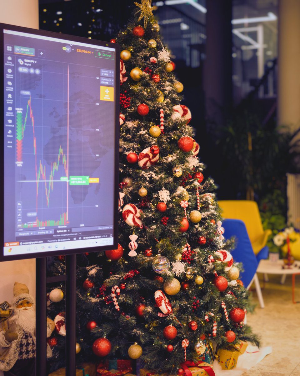 Quadcode_Career's tweet image. 🎅 The holiday spirit has officially arrived at #Quadcode! 🎄✨ With festive vibes and a touch of market action, we’re wrapping up the year in style! 💪
How’s your holiday prep going? Are you ready for the busy season? 😁 🎁
#christmas #office #quadcode_life