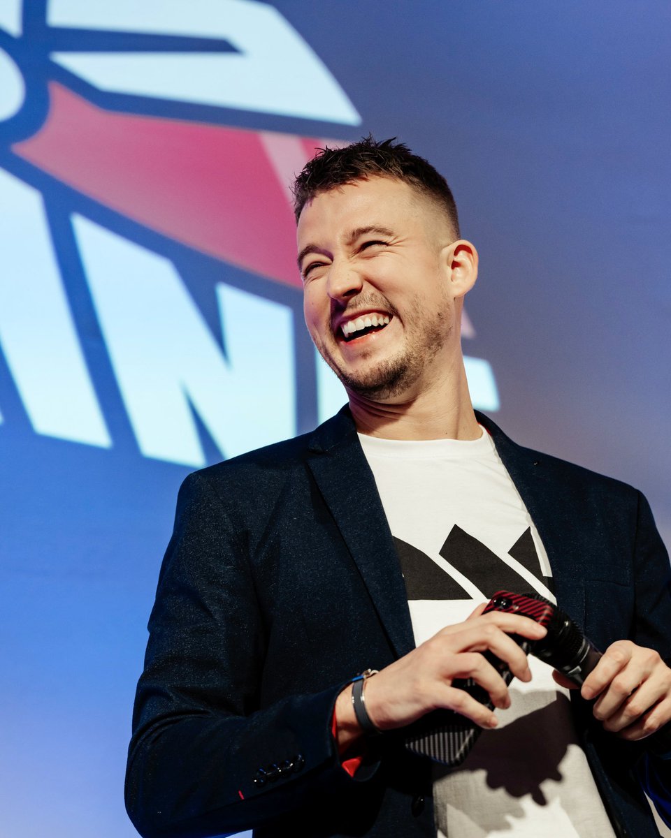 novasport_cz's tweet photo. Poslední závod, poslední studio a také EisKing debriefing sezony v pražském Cubex Centru. 🫸🫷 Takový byl závěrečný den letošního formulového roku z pohledu Števa Eiseleho a Pepy Krále. Byla to jízda! 😎

#NovaSport #EisKing https://t.co/lWOpKIx9ij