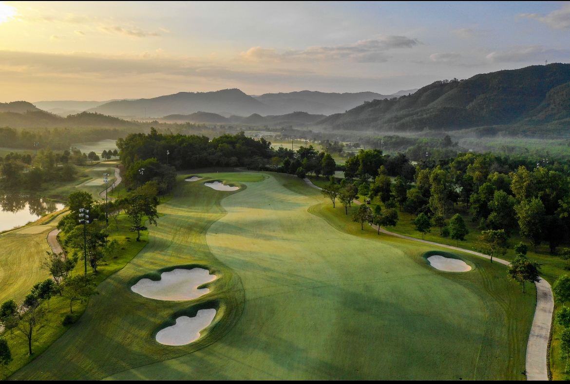 BaNaHillsGolf's tweet photo. Nothing beats the joy of playing Ba Na Hills.

Vietnam's finest offers a joyful experience from the 1st tee to the 18th green. Our mountain course offers a diverse mix of natural typography with every hole and vantage point framed by a beautiful backdrop.

https://t.co/SrEBVmS4wC https://t.co/QEpPNYfvn2